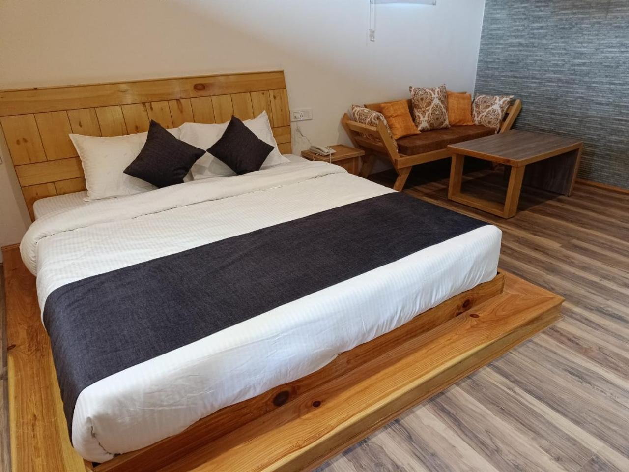 Trimounts-A Boutique Hotel & Wellnes Center In Tirthan Valley Banjār Extérieur photo