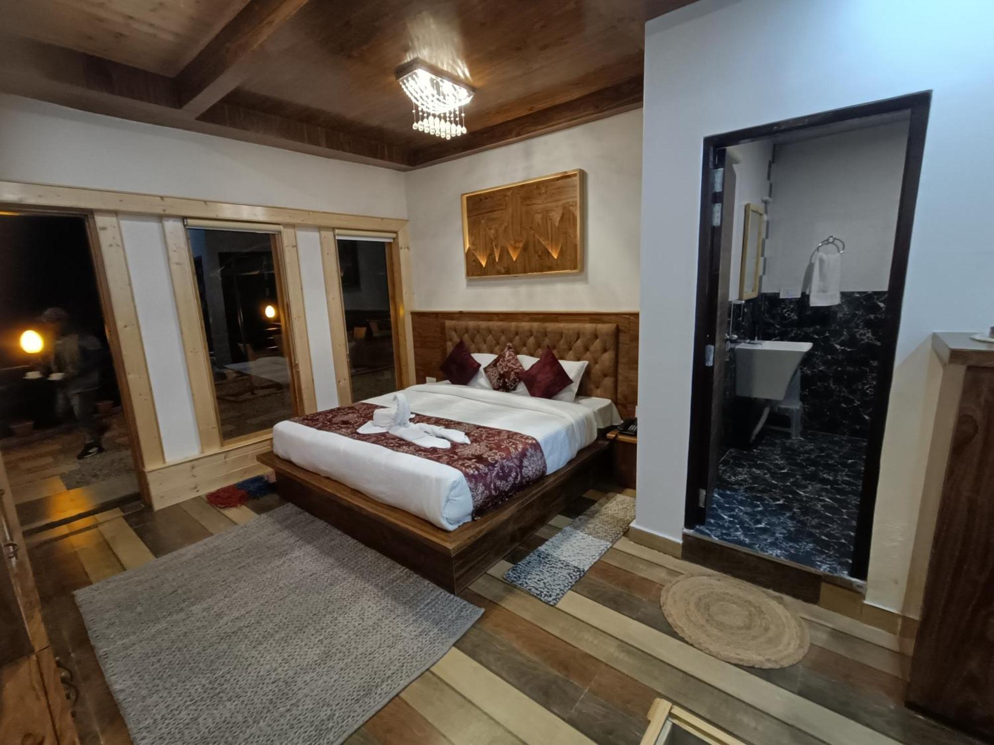Trimounts-A Boutique Hotel & Wellnes Center In Tirthan Valley Banjār Extérieur photo