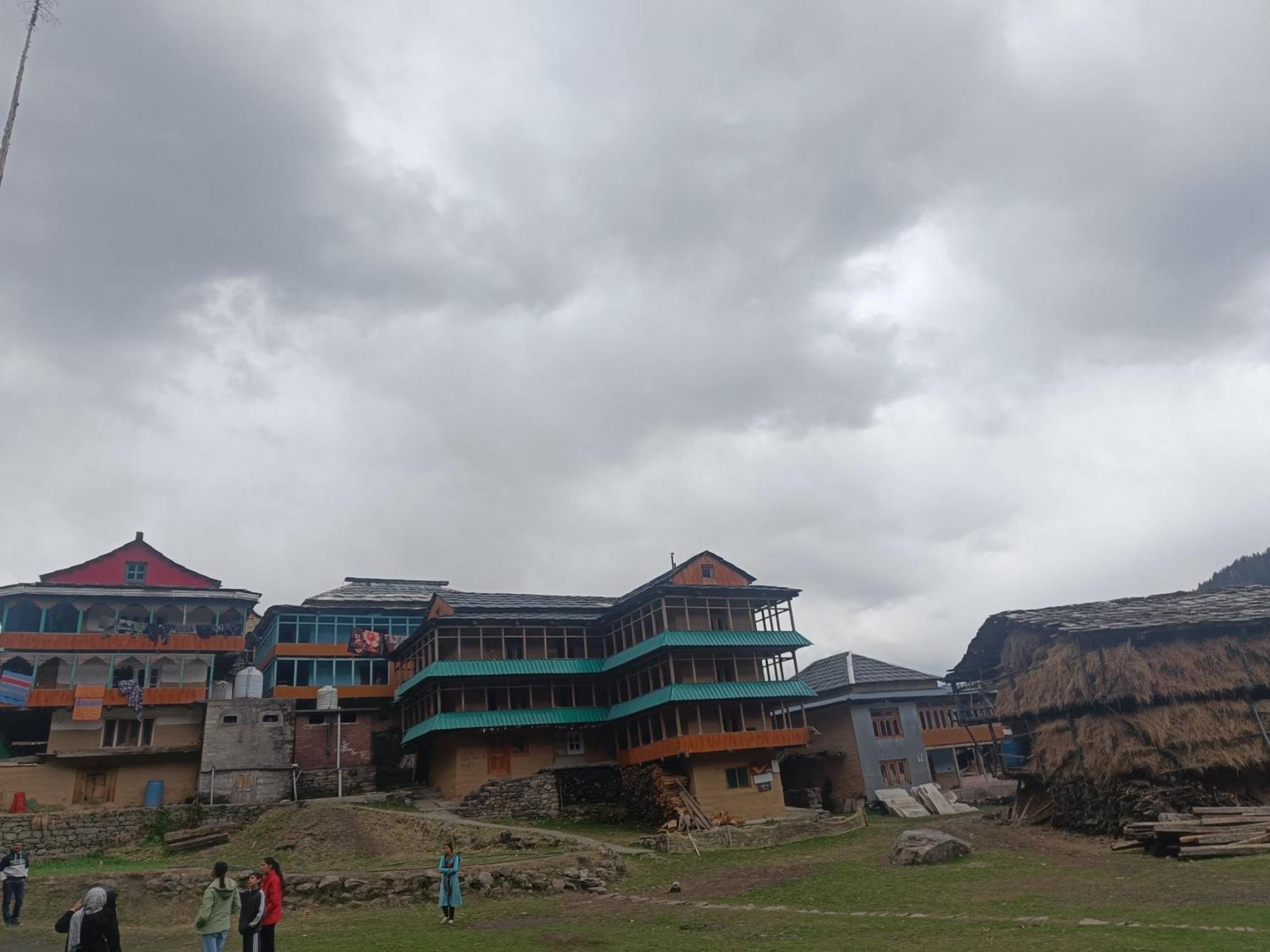 Trimounts-A Boutique Hotel & Wellnes Center In Tirthan Valley Banjār Extérieur photo